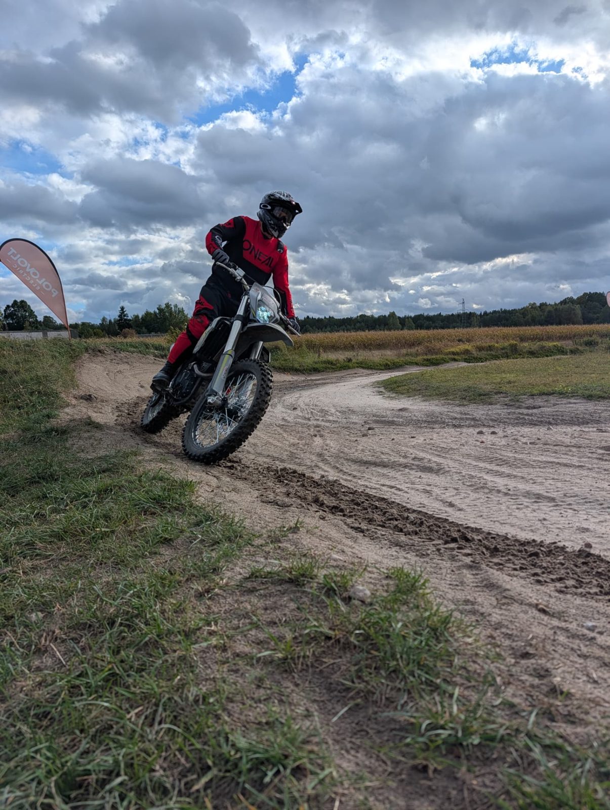 Jazda motocyklem po torze
