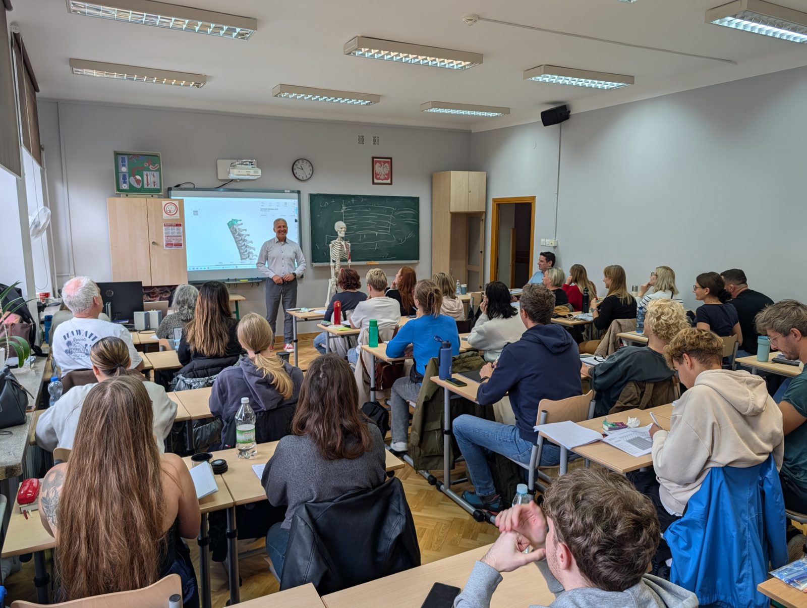 Leszek Kowalczyk podczas zajęć ze studentami